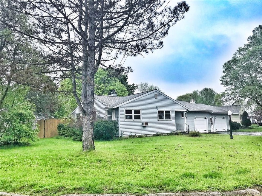 Welcome home! Enjoy the privacy of your treed, ful