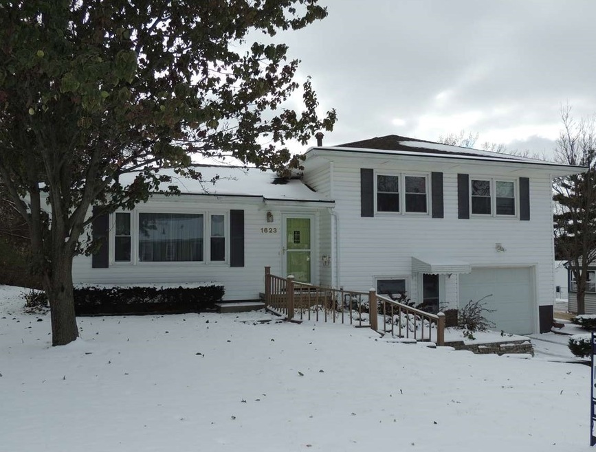 1623 Parker St, Cedar Falls, IA 50613 - photo 1