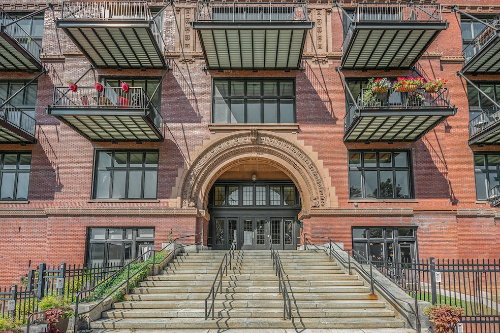 600Broadway243-33