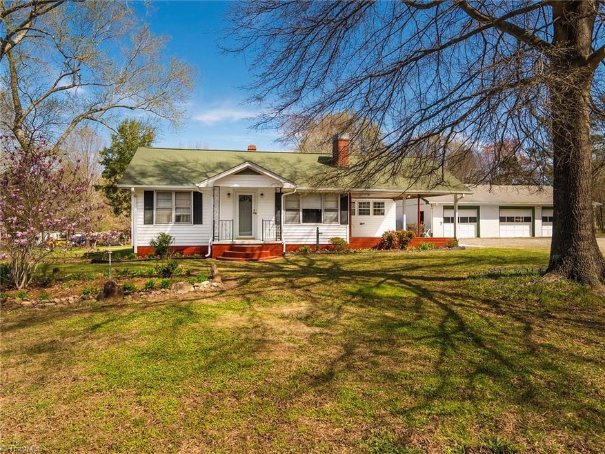 2BR/1BA sits on over 1.5 Acres of land. Detached 3 Car garage/workshop!! 2 Car carport.