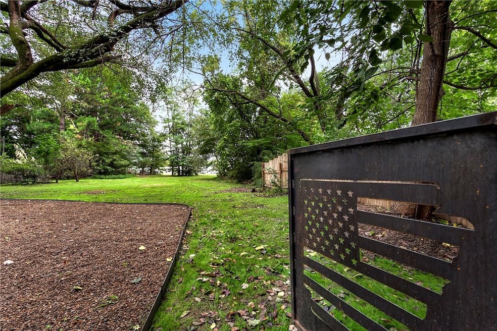 109 E Parks St, Prairie Grove, AR 72753 - photo 1