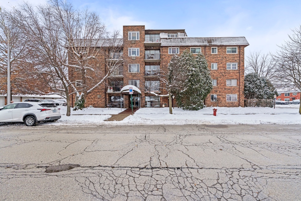 7117 W 93rd St unit 306, Oak Lawn, IL 60453 - photo 1