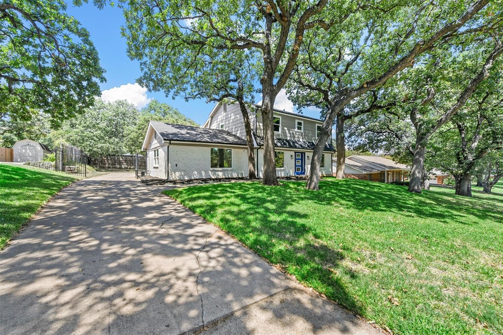 View of front of house featuring a front yard and 
