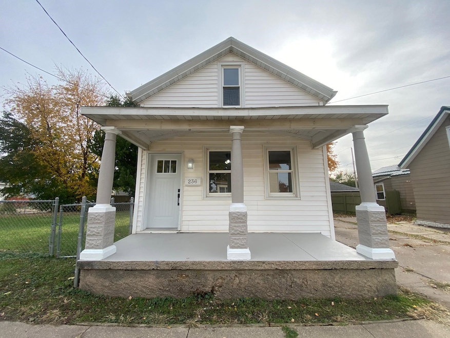 236 E 26th St, Dubuque, IA 52001 - photo 1