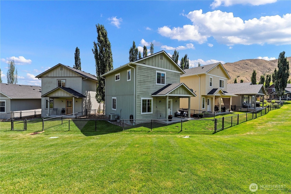 Located next to the community green space, with a fully fenced backyard