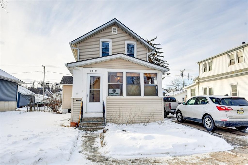 1210 10th St NW, Cedar Rapids, IA 52405 - photo 1