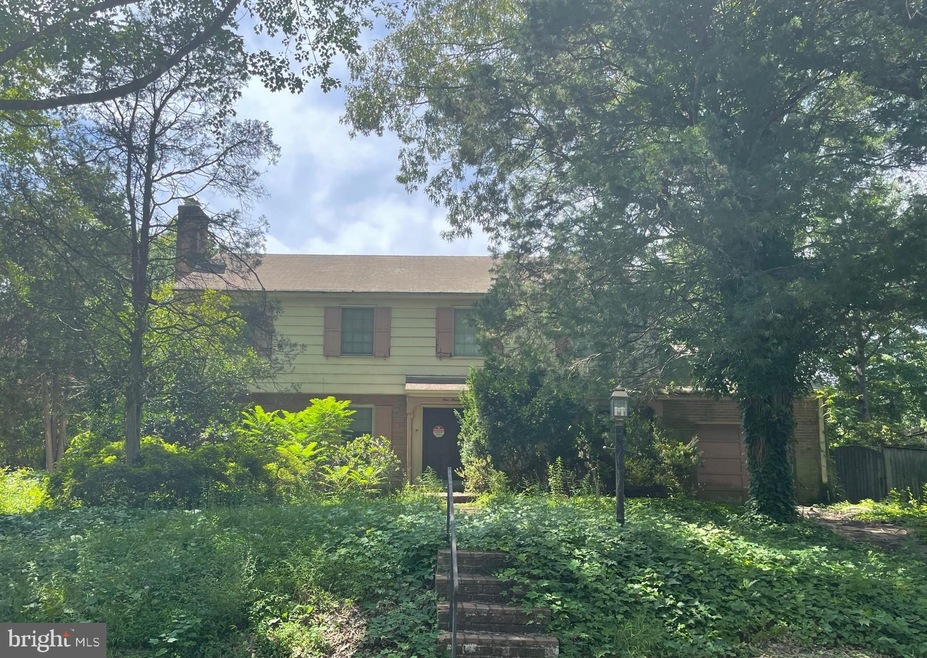 1009 Emerald Dr, Alexandria, VA 22308 - photo 1