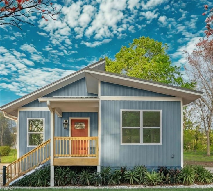 606 W Lee St, Mebane, NC 27302 - photo 1