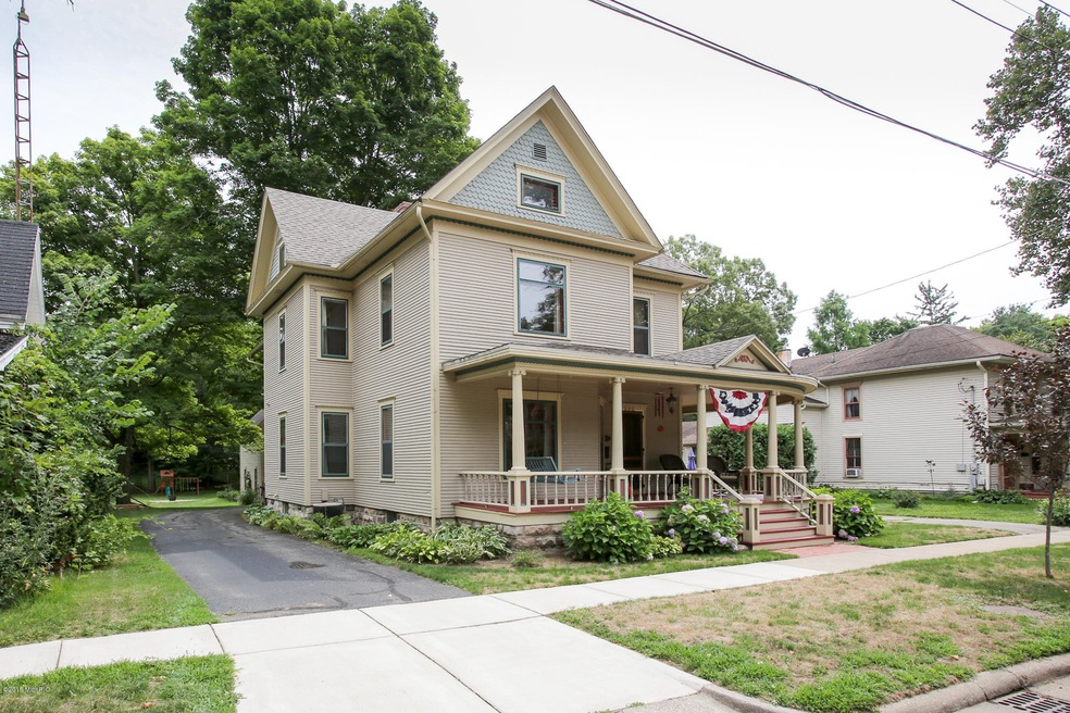 332 N Eagle St, Marshall, MI 49068 - photo 1