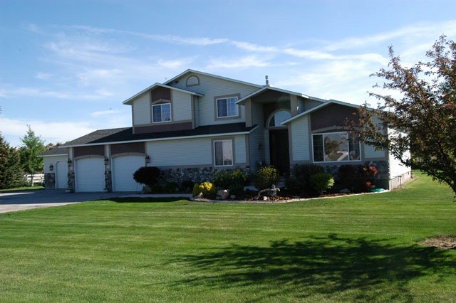 832 W 385 N, Blackfoot, ID 83221 - photo 1