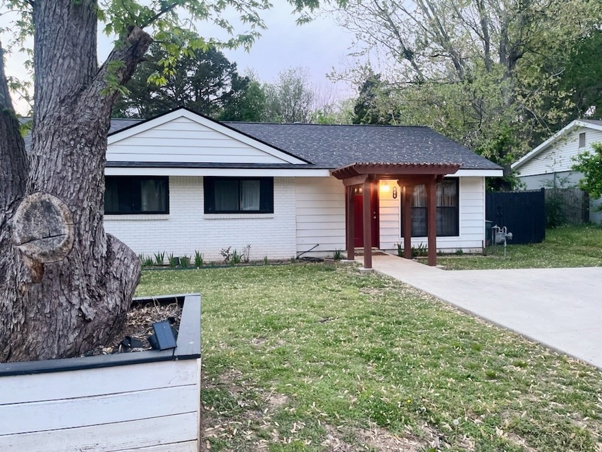 945 S Wood Ave, Fayetteville, AR 72701 - photo 1