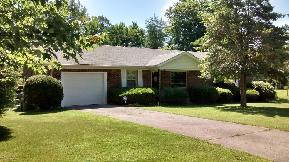 9321 Fern Bluff Ln, Louisville, KY 40229 - photo 1