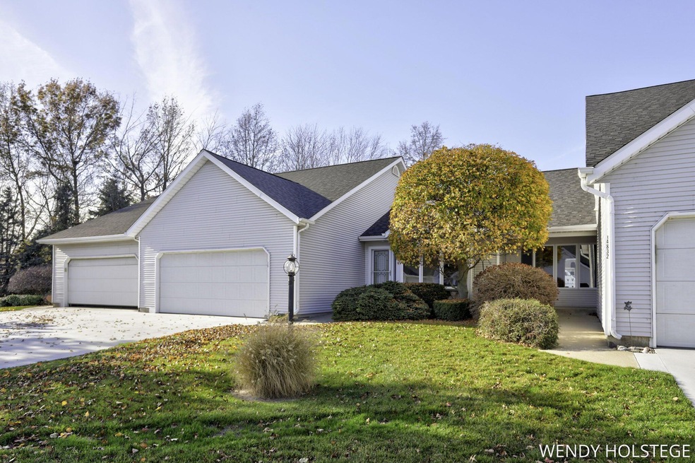 2-web-or-mls-14824 Anchor Ct, Holland-2