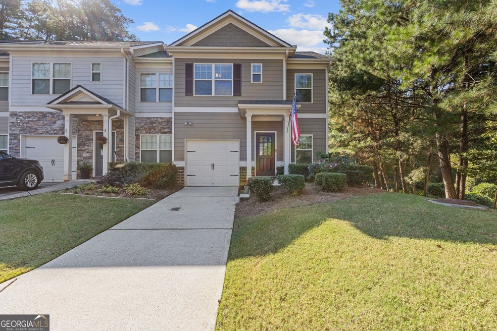 Welcome home to your perfect end unit townhome sit