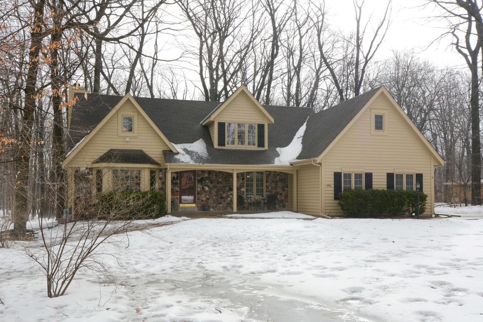 W148N7496 Woodland Dr, Menomonee Falls, WI 53051 - photo 1