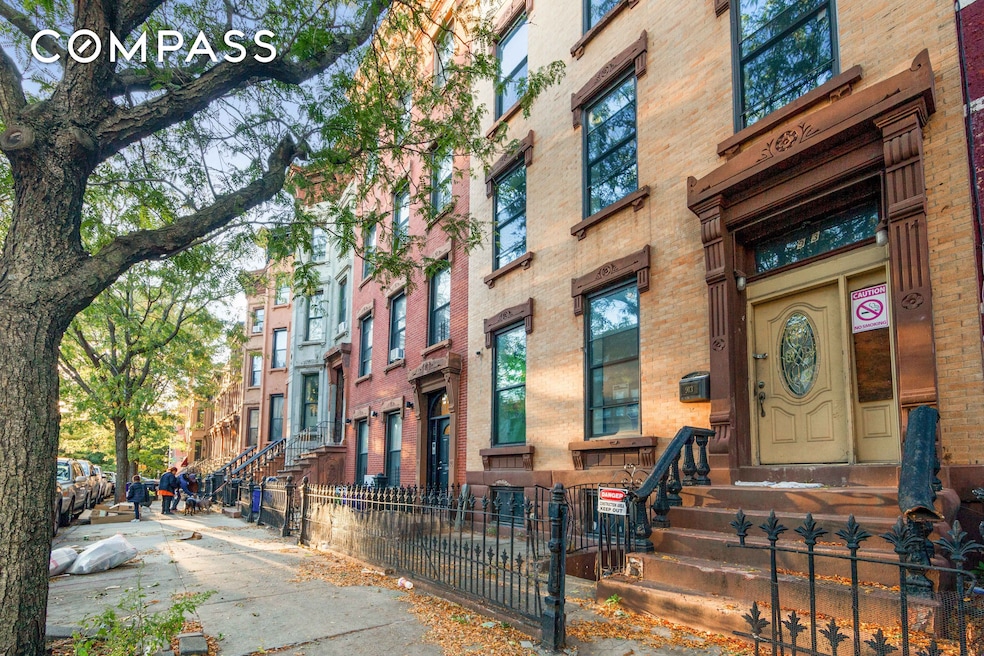 For Sale $2,399,000 • Co-Listing Agent