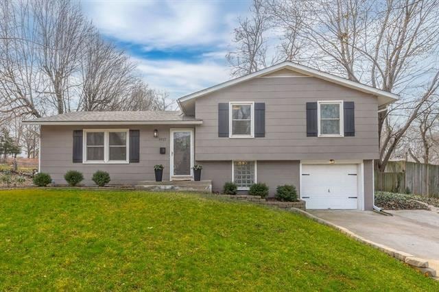 6917 Halsey Dr, Shawnee, KS 66216 - photo 1