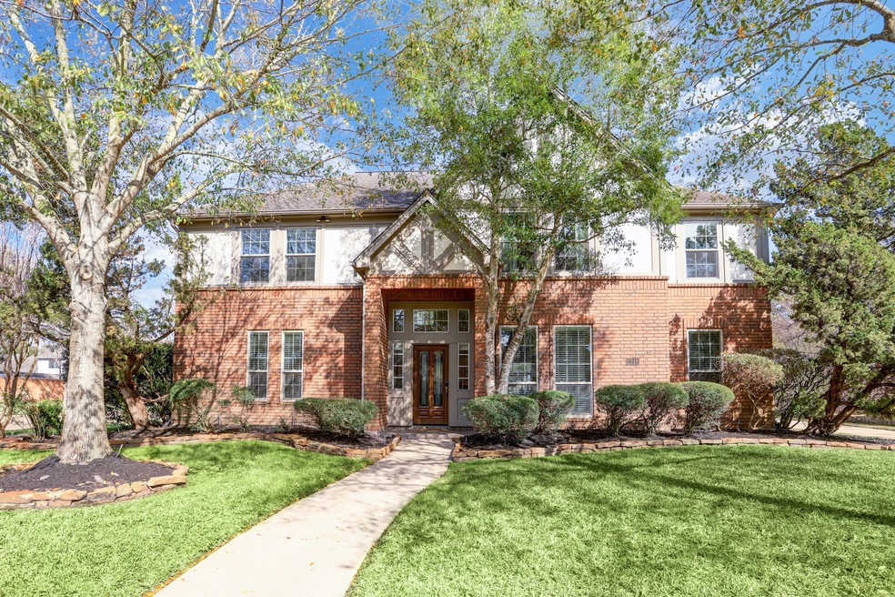 Welcome to 7318 Starbridge! 3508 sq. ft. with 4 be