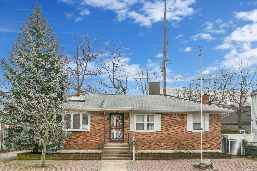 37 Cochran Place, Valley Stream, NY 11581 - photo 1