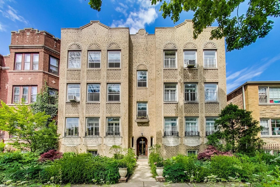 6250 N Washtenaw Ave unit 2N, Chicago, IL 60659 - photo 1