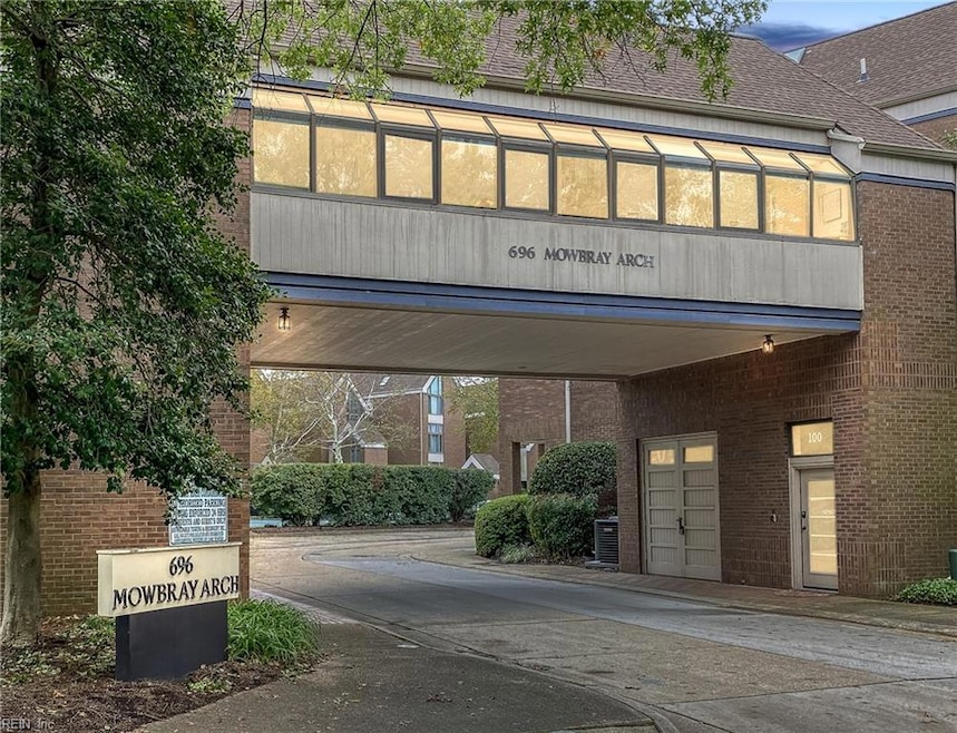 696 Mowbray Arch unit 100, Norfolk, VA 23507 - photo 1
