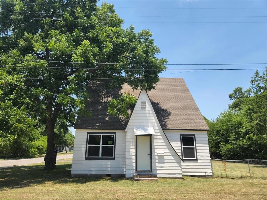 1401 Lanius St, Gainesville, TX 76240 - photo 1