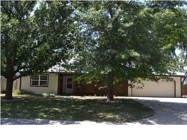 5425 S. Sycamore, two large mature trees shade the