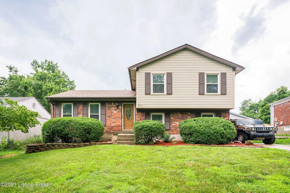 6912 Roseborough Ct, Louisville, KY 40228 - photo 1