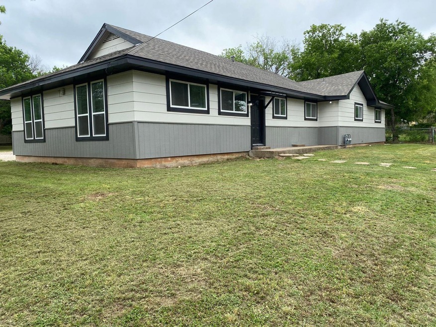 1101 W Lone Star Ave unit A, Cleburne, TX 76033 - photo 1