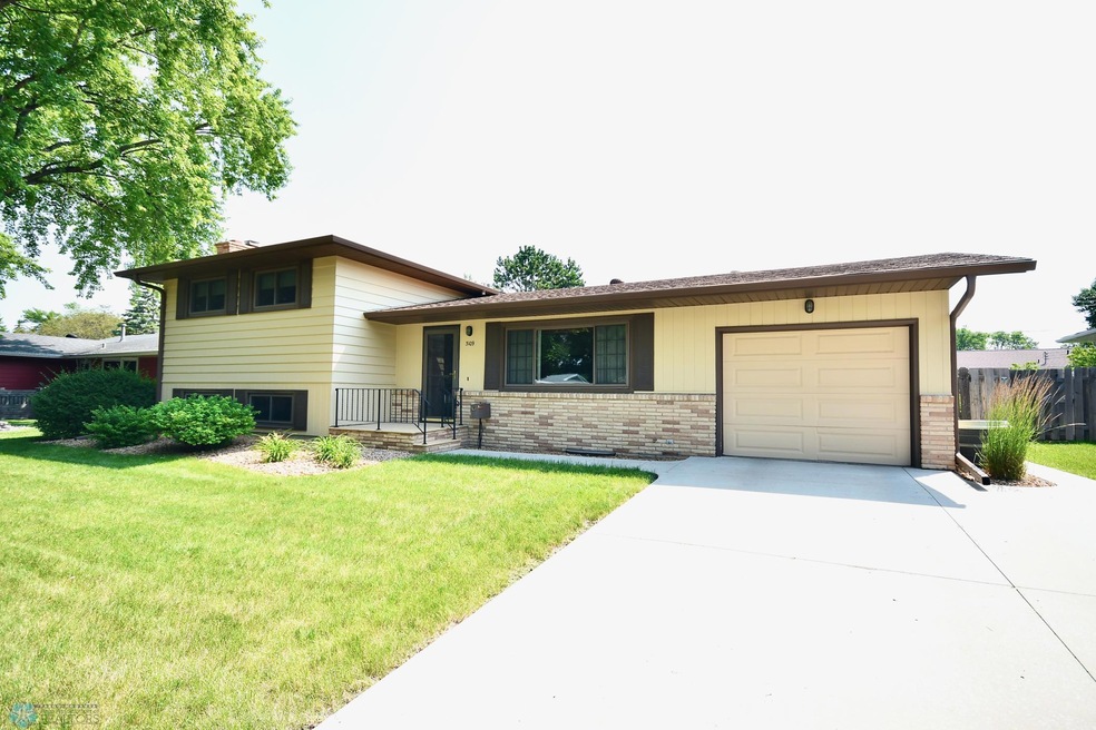 3109 9th St N, Fargo, ND 58102 - photo 1