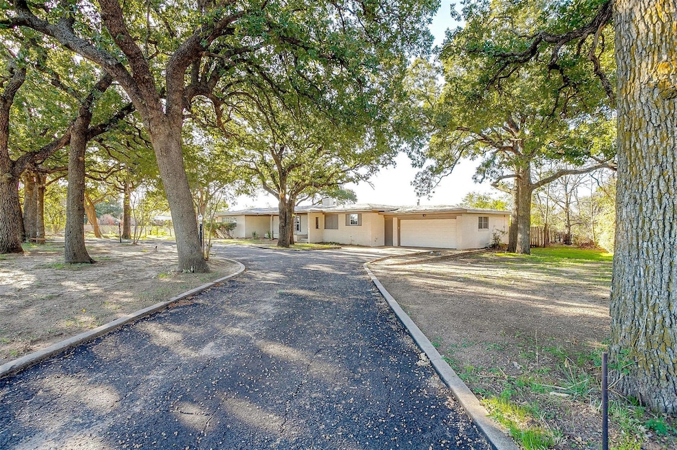 1906 E Bankhead Dr, Weatherford, TX 76086 - photo 1