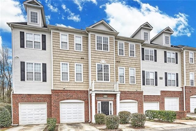 Desirable 2 bedroom, 2 full bath split bedroom flo