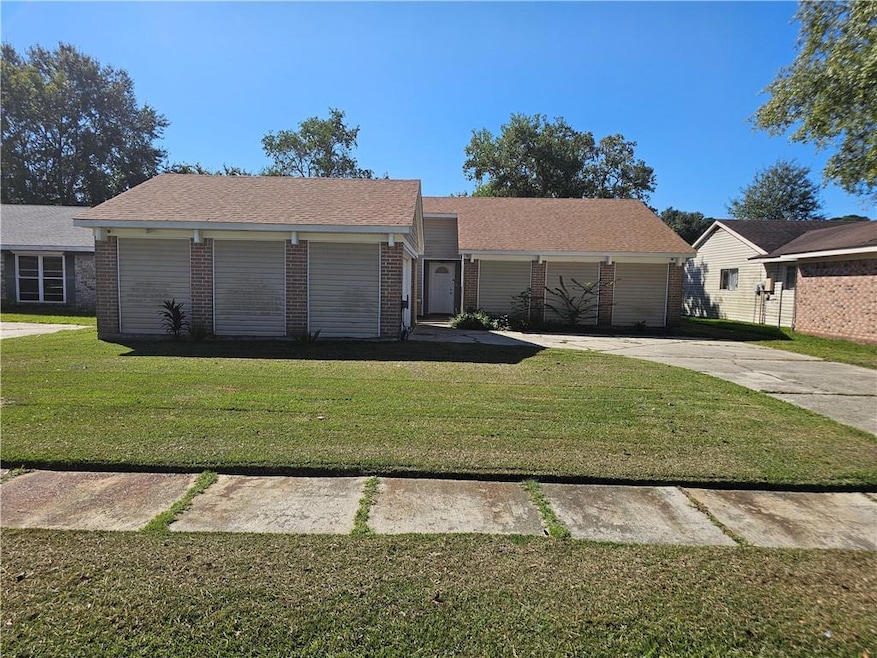 305 Westminster Dr, Slidell, LA 70460 - photo 1