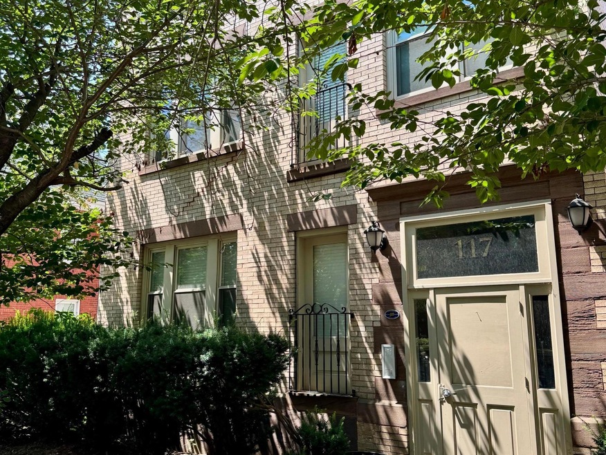 117 Sigourney St unit 1, Hartford, CT 06105 - photo 1