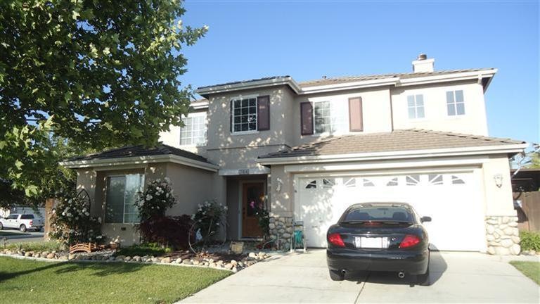Beautiful two story home in Ripon. Spacious home o