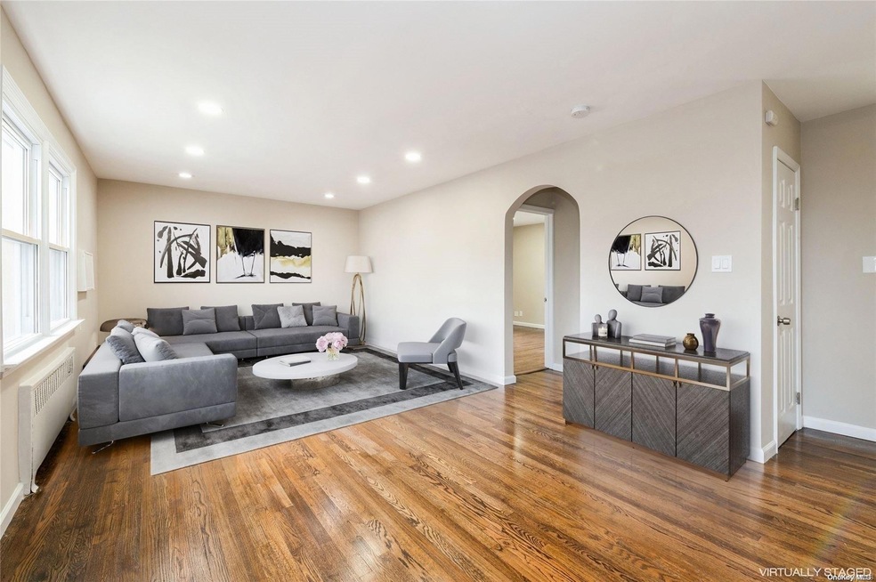 252-27 72nd Rd unit 160B, Glen Oaks, NY 11004 - photo 1