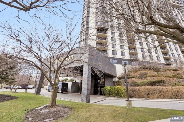 The Charlton Condominium unit 11J, Fort Lee, NJ 07024 - photo 1