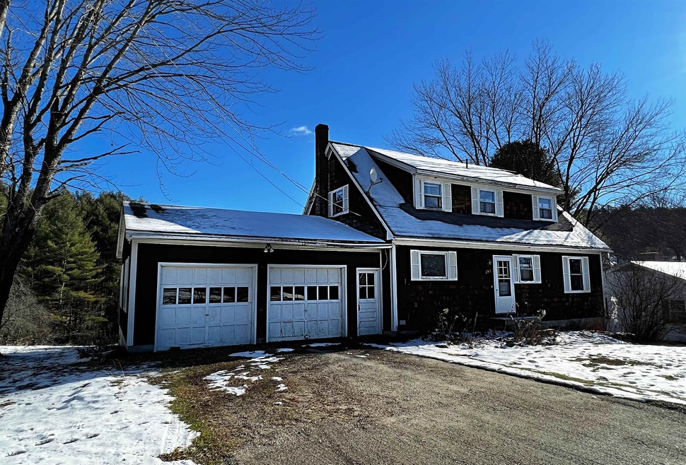 257 Waterman Cir, Saint Johnsbury, VT 05819 - photo 1