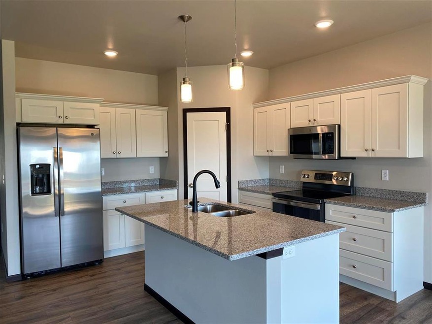 908 Prairie View Dr, West Branch, IA 52358 - photo 1