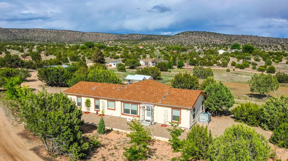 850 W Valleri Ann Rd, Paulden, AZ 86334 - photo 1