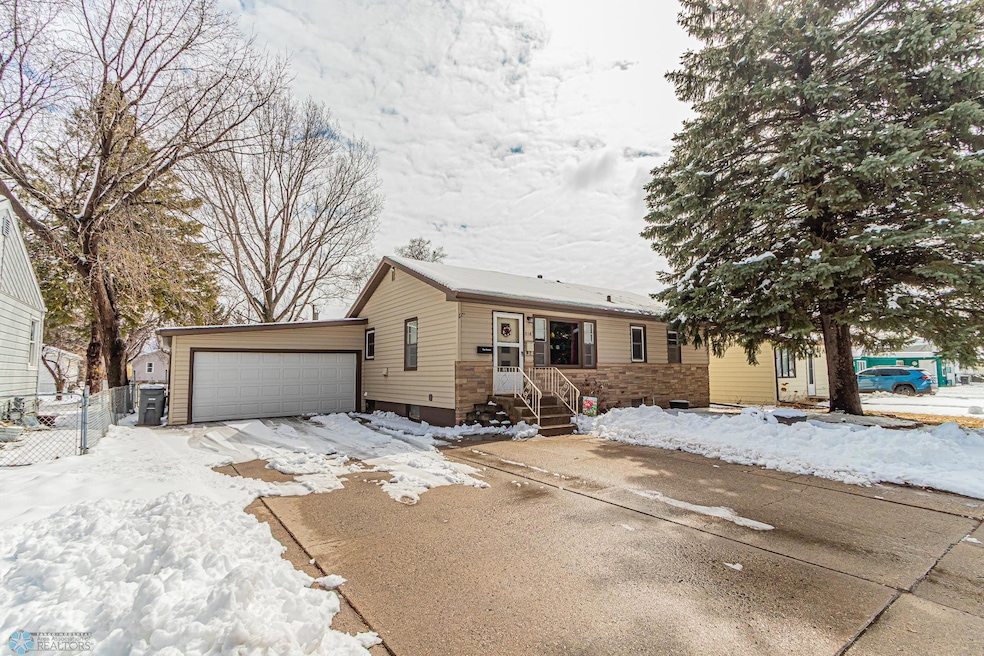 518 16th St N, Moorhead, MN 56560-39.jpg