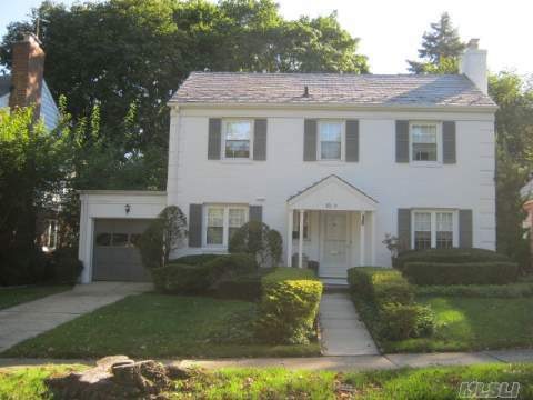 82-15 190th St, Jamaica, NY 11423 - photo 1