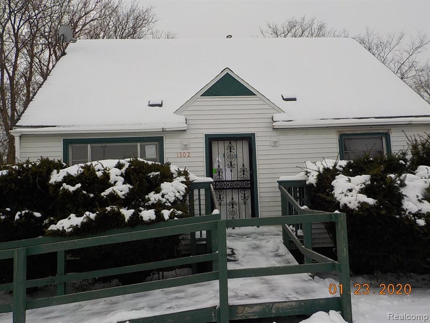 1302 E Kurtz Ave, Flint, MI 48505 - photo 1