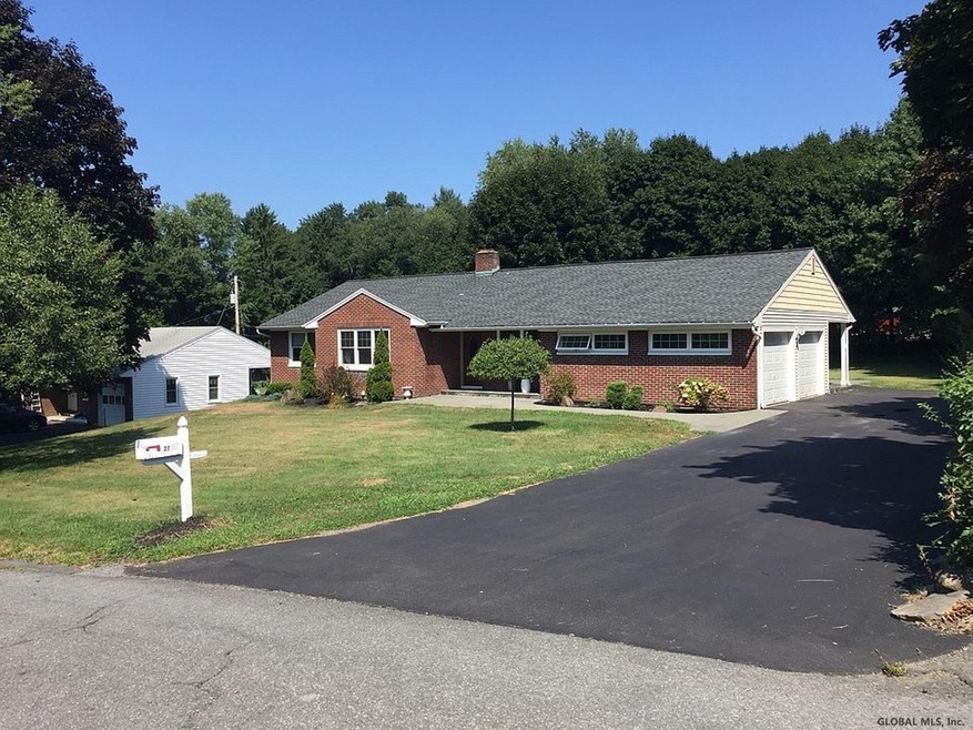 27 N Colonial Heights, Troy, NY 12180 - photo 1