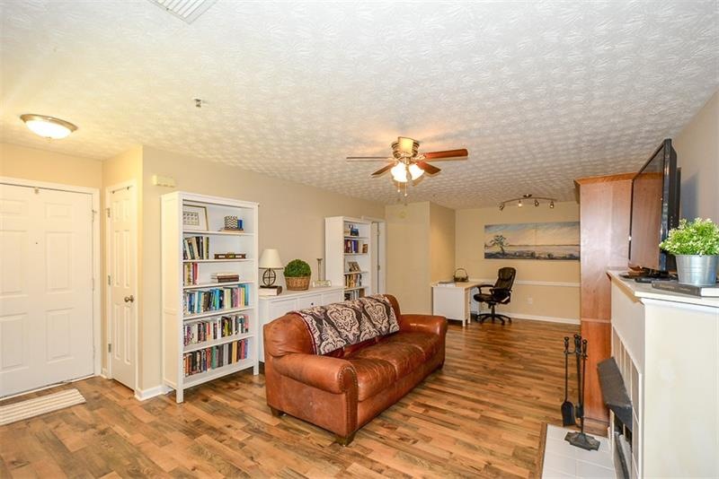 401 Streamside Dr unit 401, Roswell, GA 30076 - photo 1