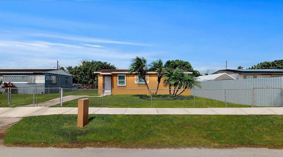 830 NW 3rd St, Homestead, FL 33034 - photo 1