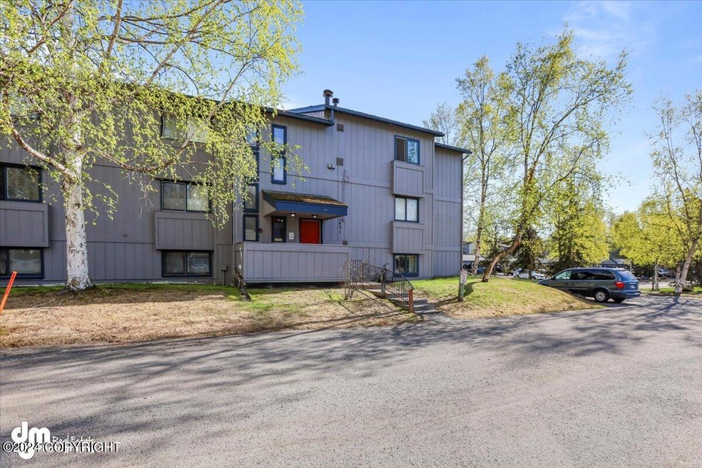 04-Front Exterior_IMG_5304