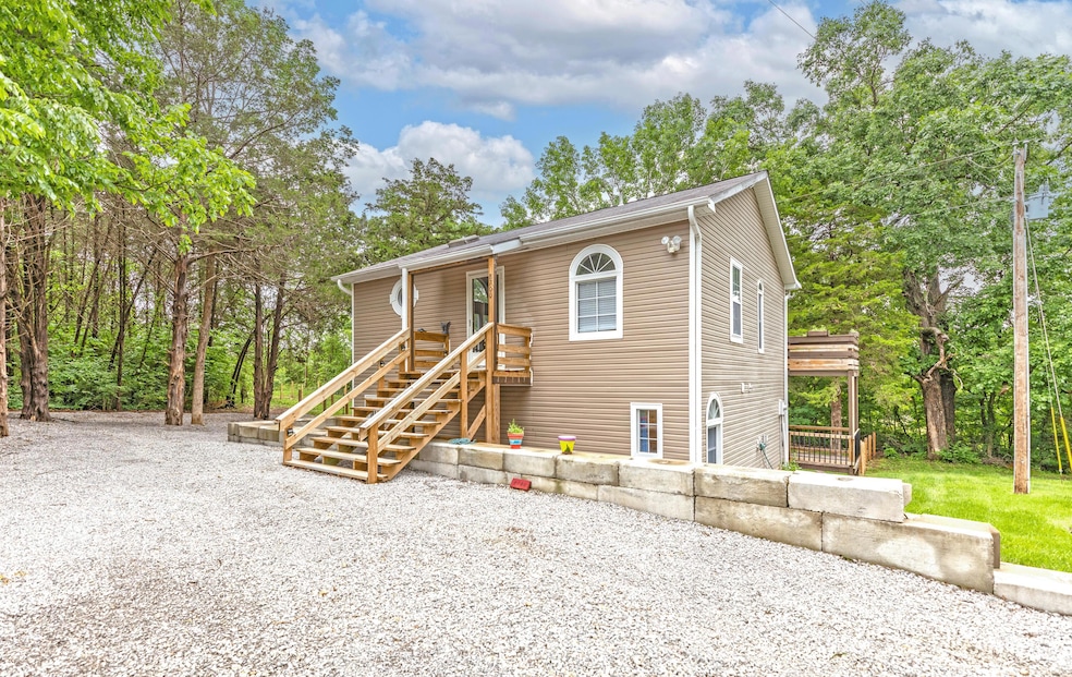 8700 N Cedar Ct, Columbia, MO 65202