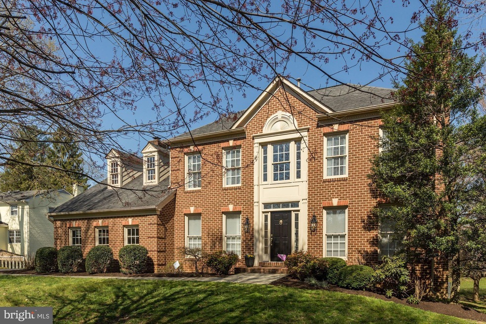 1526 Forest Ln, McLean, VA 22101 - photo 1