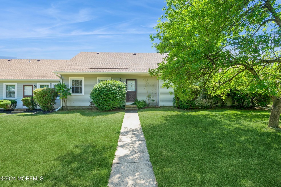 02_95HallsCroftRd_UnitE_300_FrontView_Hi